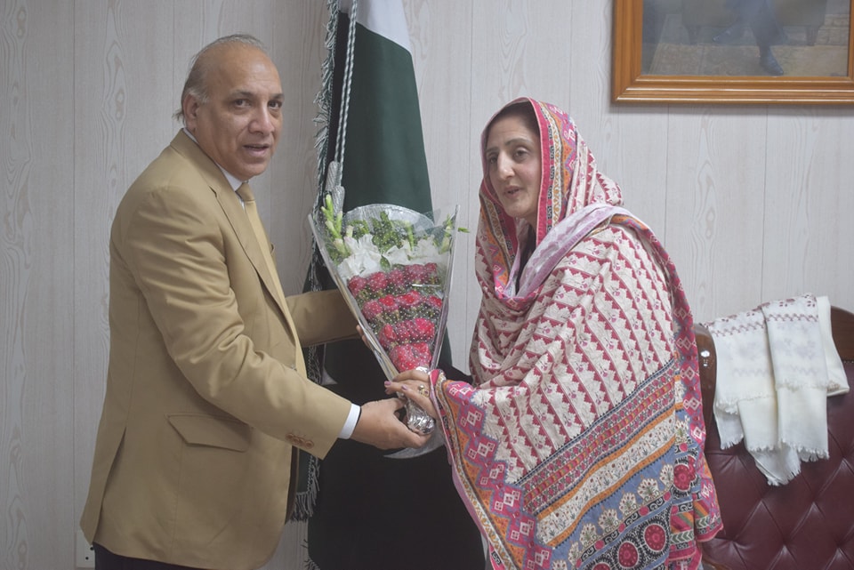 Aga Khan Council President presenting bouquet of flowers to Suriya Bibi