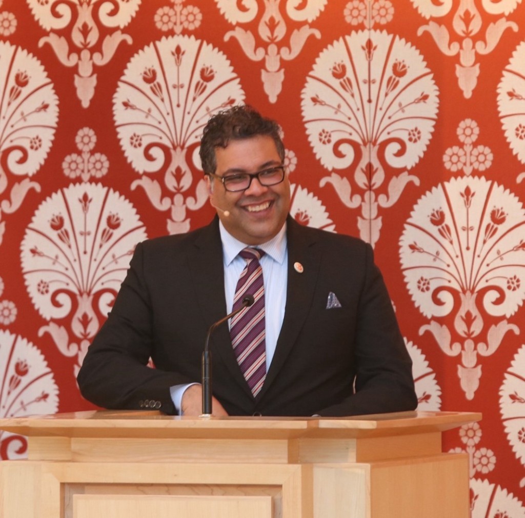 Calgary Mayor Naheed Nenshi offers guidance and reflections to members of the Ismaili community gathered at the Ismaili Centre Toronto, 2017, simerg insights from around the world